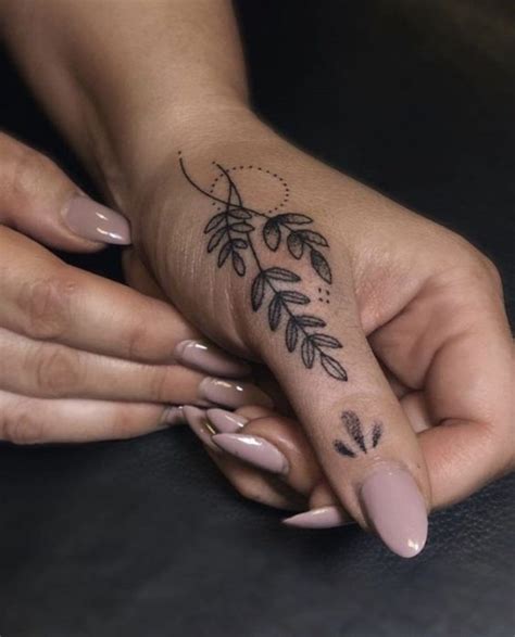 21 Beautiful Hand Tattoos For Women Female Tattoo Ideas Zestvine 2025