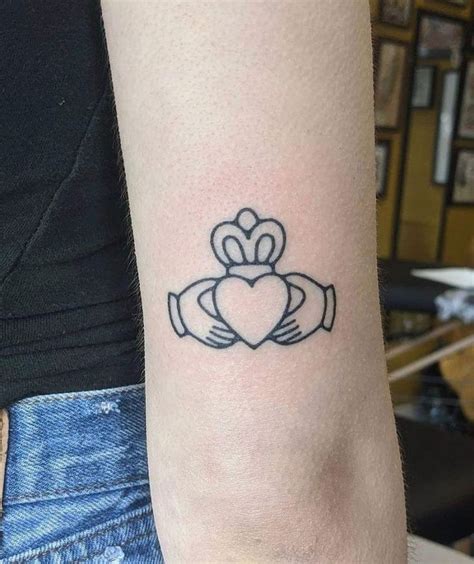 30 Pretty Claddagh Tattoos You Must Love Claddagh Tattoo Tattoos