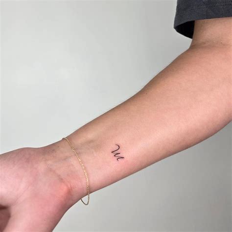 30 Small Wrist Tattoos For Inspiration