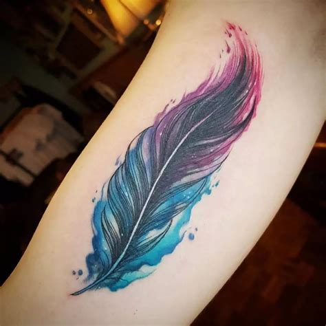 31 Stunning Feather Tattoo Ideas For Females You Ll Love