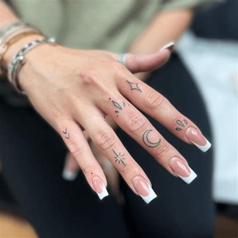 34 Finger Tattoo Design Ideas From Minimalist To Maximalist