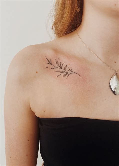 35 Stunning Collarbone Tattoo Ideas For Women Days Inspired 35 Stunning Collarbone Tattoo Ideas For Women Days Inspired