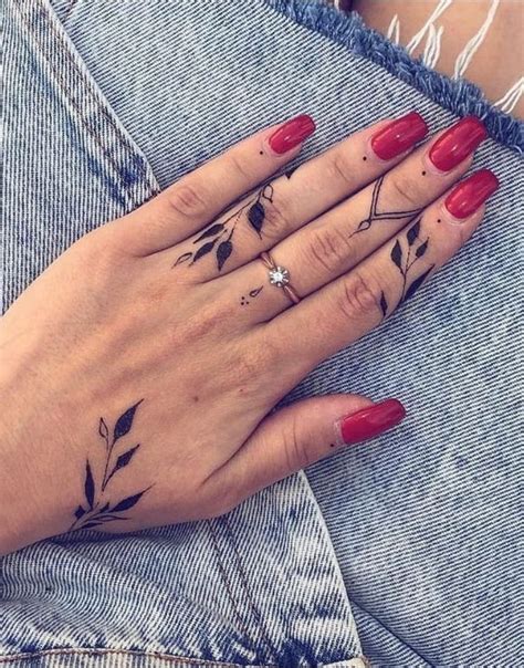 45 Meaningful Tiny Finger Tattoo Ideas Every Woman Eager To Paint