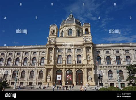 Discover Austria's Capital: Vienna's Secrets Unveiled!