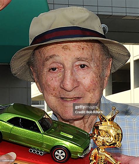 Elliot Handler: Innovative Insights on Pioneering Business Ventures