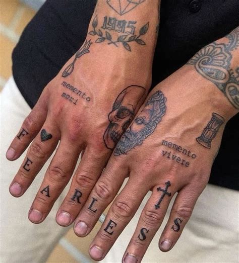 Hand Tattoos For Men Nel 2025 Idee Per Tatuaggi Tatuaggi Mani Tatuaggi