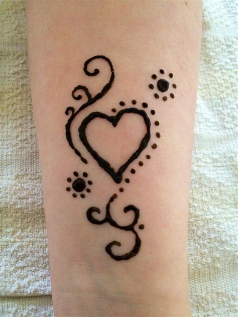 Henna Tattoo Heart Designs