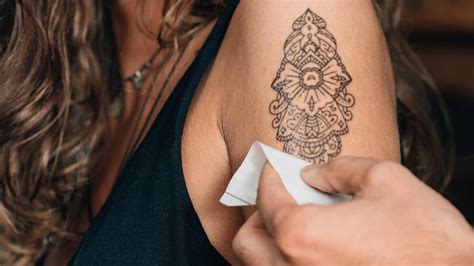 How To Apply And Remove Temporary Tattoos L Or Al Paris