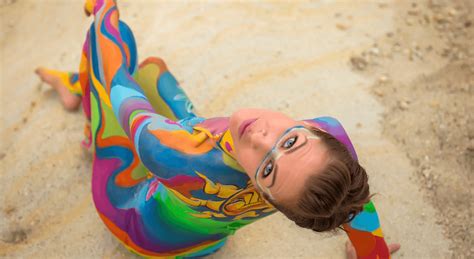 Proceso De Pintura Corporal Femenina