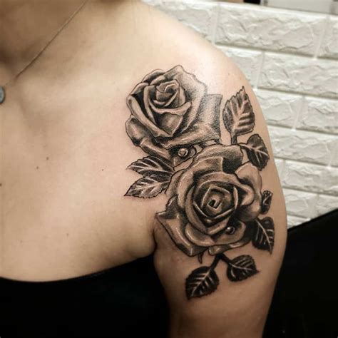 Rose Shoulder Tattoo In Black Amp Shading Roseshouldertattoos Rose Rose Shoulder Tattoo In Black Amp Shading Roseshouldertattoos Rose