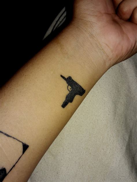 Uzi Tattoo Design Size 2 Inch Guntattoo Tattoo Gun Tattoos Tattooartist Ink Tattooart Revolvertattoo Inked Rosetattoo Blackwork Tattooideas Traditionaltattoo Art Blackandgreytattoo