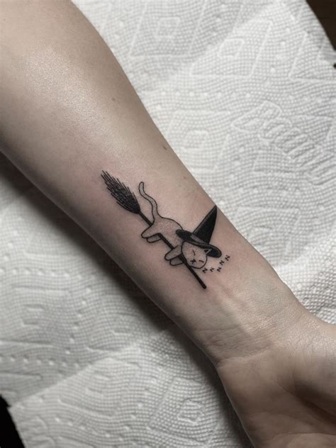 Witch Cat Hand Tattoos Tattoo Designs Mini Tattoos Witch Cat Hand Tattoos Tattoo Designs Mini Tattoos
